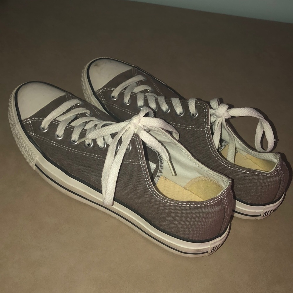Low Top Grey Converse Chuck Taylors - Size 9